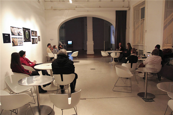 Adela Jušić: PRIKRITO, gibanje / STEALTH, movement