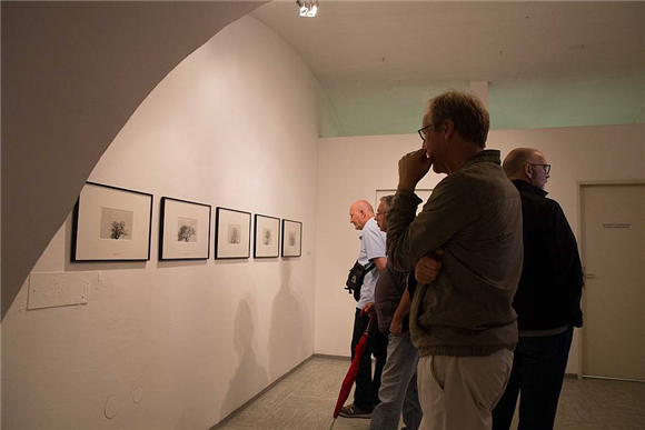 Miran Mišo Hochstätter: POKRAJINE / LANDSCAPES – fotografije, sanje in spomini
