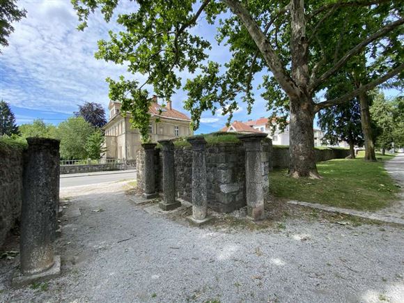Prej zidovi, zdaj ljudje