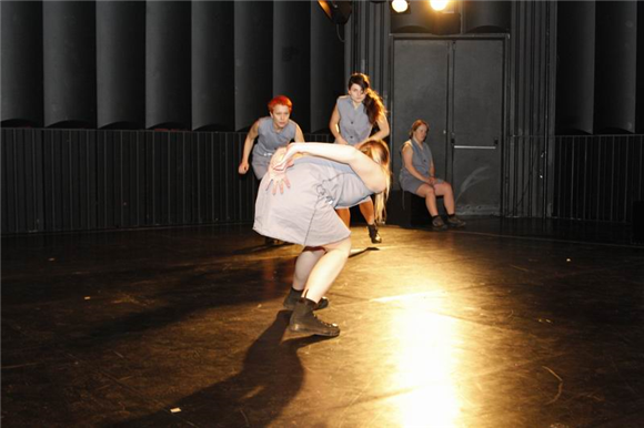 Rodin II, namestitev s performansom
