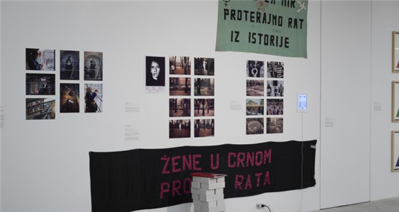 Spoznanje! Upor! Reakcija! Performans in politika v devetdesetih letih v pojugoslovanskem kontekstu