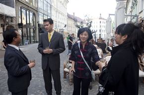 Huiqin Wang: Prepletena pot - razstava v Mestni galeriji Ljubljana