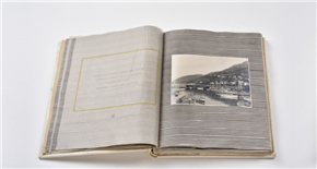 Iz fotografske zbirke Moderne galerije: fotografski albumi in avtorske fotografske knjige
