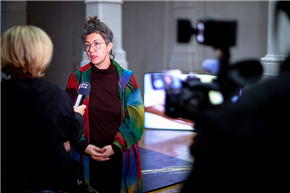 Katarina Zdjelar: Preizpraševanje bližine