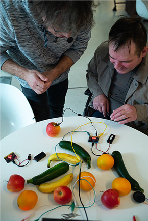 KIBLIX 2019 Delavnica BridA/Tom Kerševan, Sendi Mango, Jurij Pavlica: Micro:bit