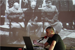 RE:akt!, predstavitev platforme