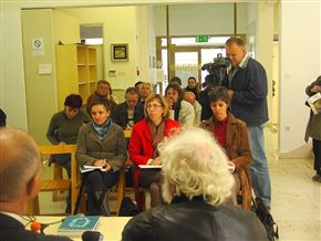 Šala, satira, ironija in globlji pomen. Evropski trienale male plastike 2007