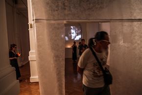 Saša Bezjak in Arven Šakti Kralj Szomi: Glej, ne glej
