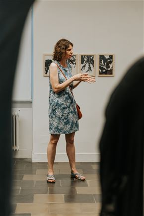 Tina Konec / Transparentnosti – prodajna razstava