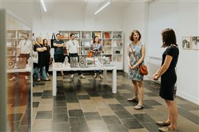 Tina Konec / Transparentnosti – prodajna razstava