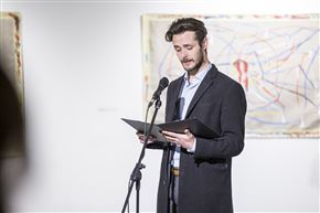 To phôs, svetloba, lumen … in tema kot črno sonce v sliki in sodobni poeziji