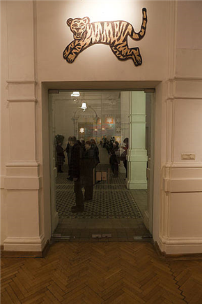 VELI AND AMOS LIVE IN GALLERIES
